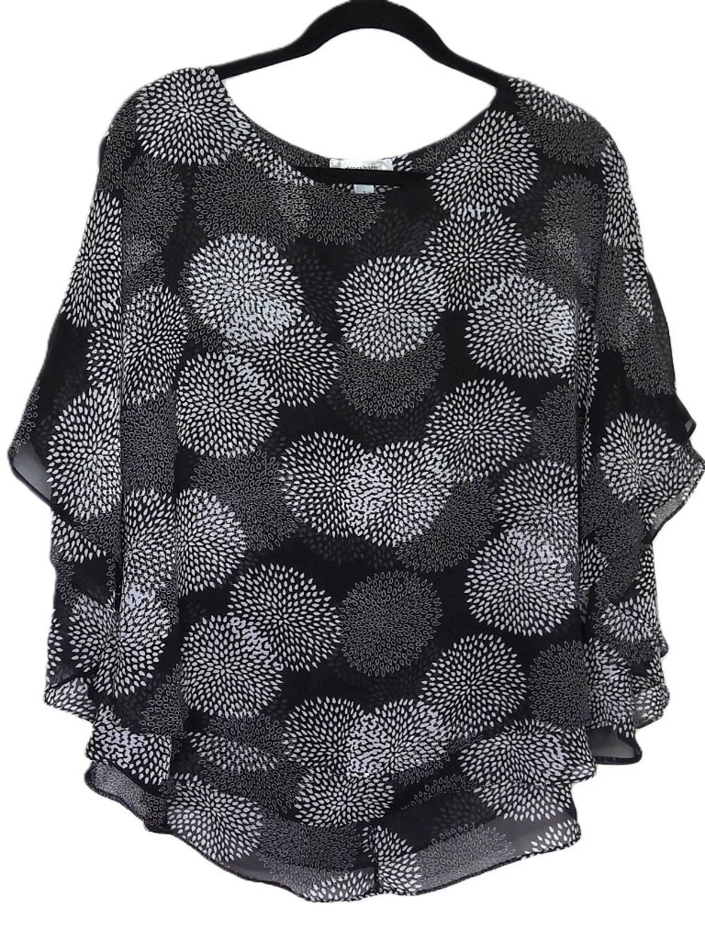 Dressbarn Spiky Rosette Print Top Fluttery Flowy Batwing Sleeves Black & White S